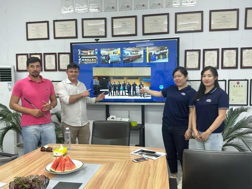 品質鑄就信任：巴西客戶批量采購PU復合板、琉璃瓦及TR35單板成型機