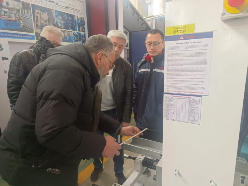 出口沙特地區(qū)的型鋼機(jī)設(shè)備，中拓冷彎工程師展實(shí)力以專業(yè)攻克小邊與腰高難題