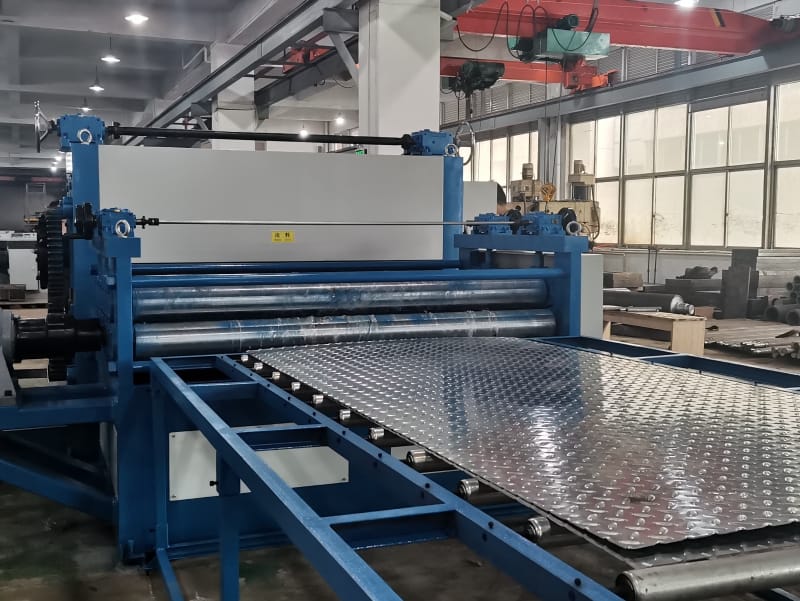 滄州中拓機械蛇年首單！柳葉型壓花機設備遠銷巴西