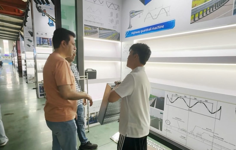 00 后外貿(mào)新兵亮眼！中拓業(yè)務(wù)員詳解聲屏障 / 橫剪線 以專業(yè)打動巴鐵開啟冷彎設(shè)備合作