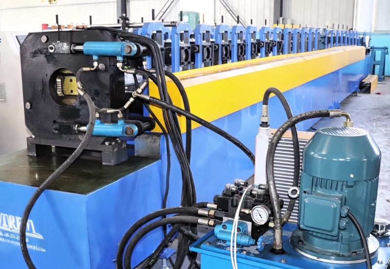 中拓落水管機(jī)批量出口全球！俄烏巴客戶認(rèn)可，彰顯中國(guó)冷彎設(shè)備實(shí)力